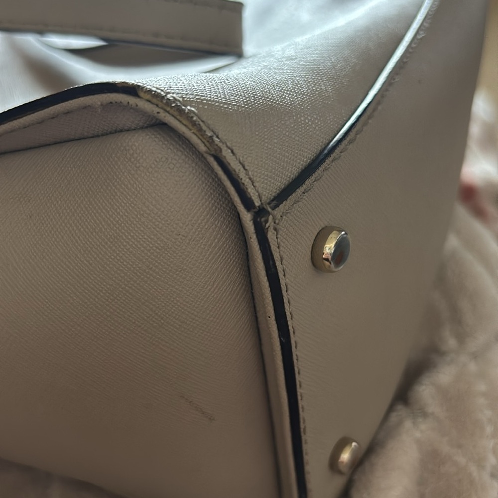 Kate Spade purse. This is a purse that can be rehabbed. - Picture 6 of 16